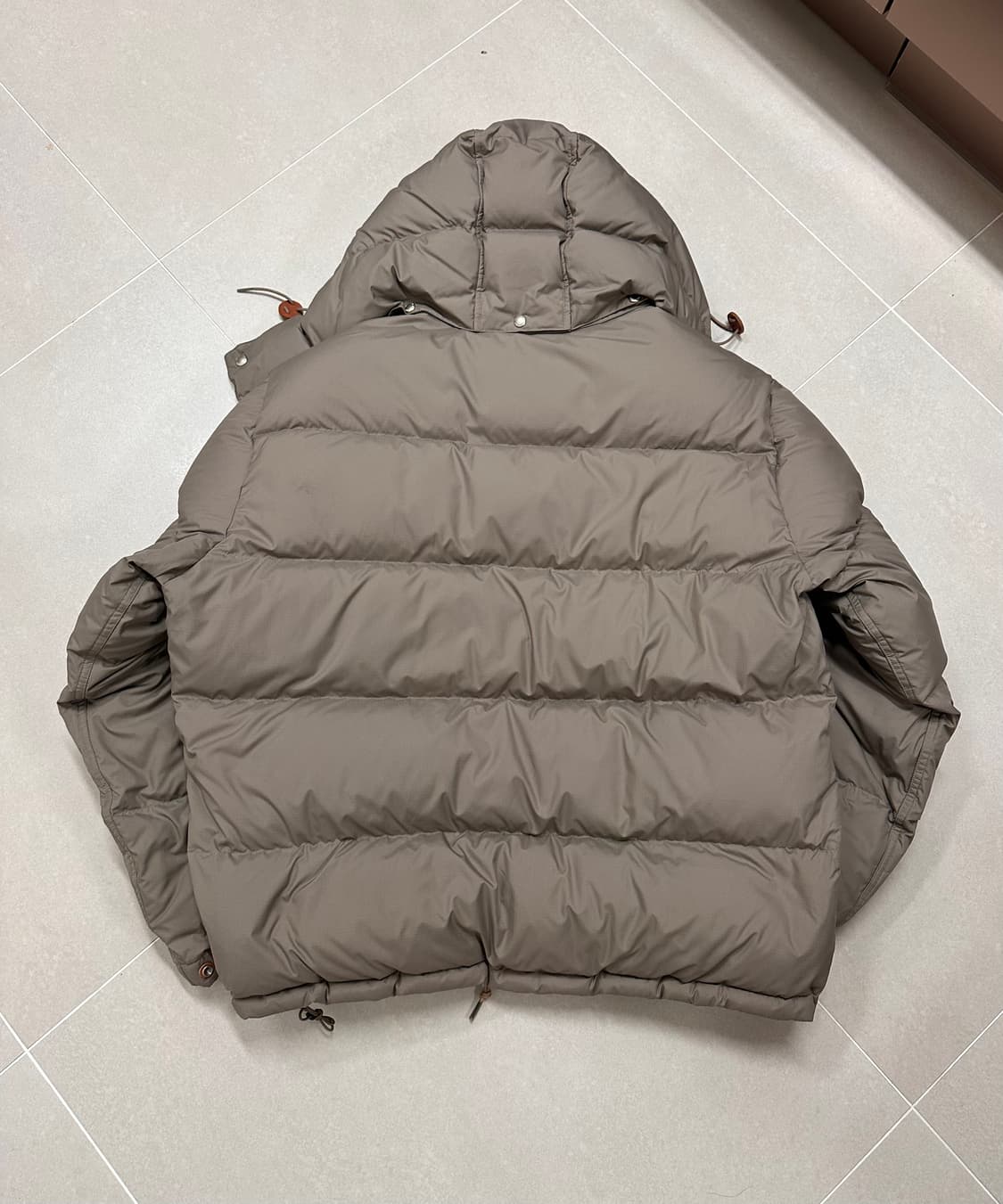 이스트로그 퍼머넌트 구스다운 패딩 샌드베이지 L 상품이미지8