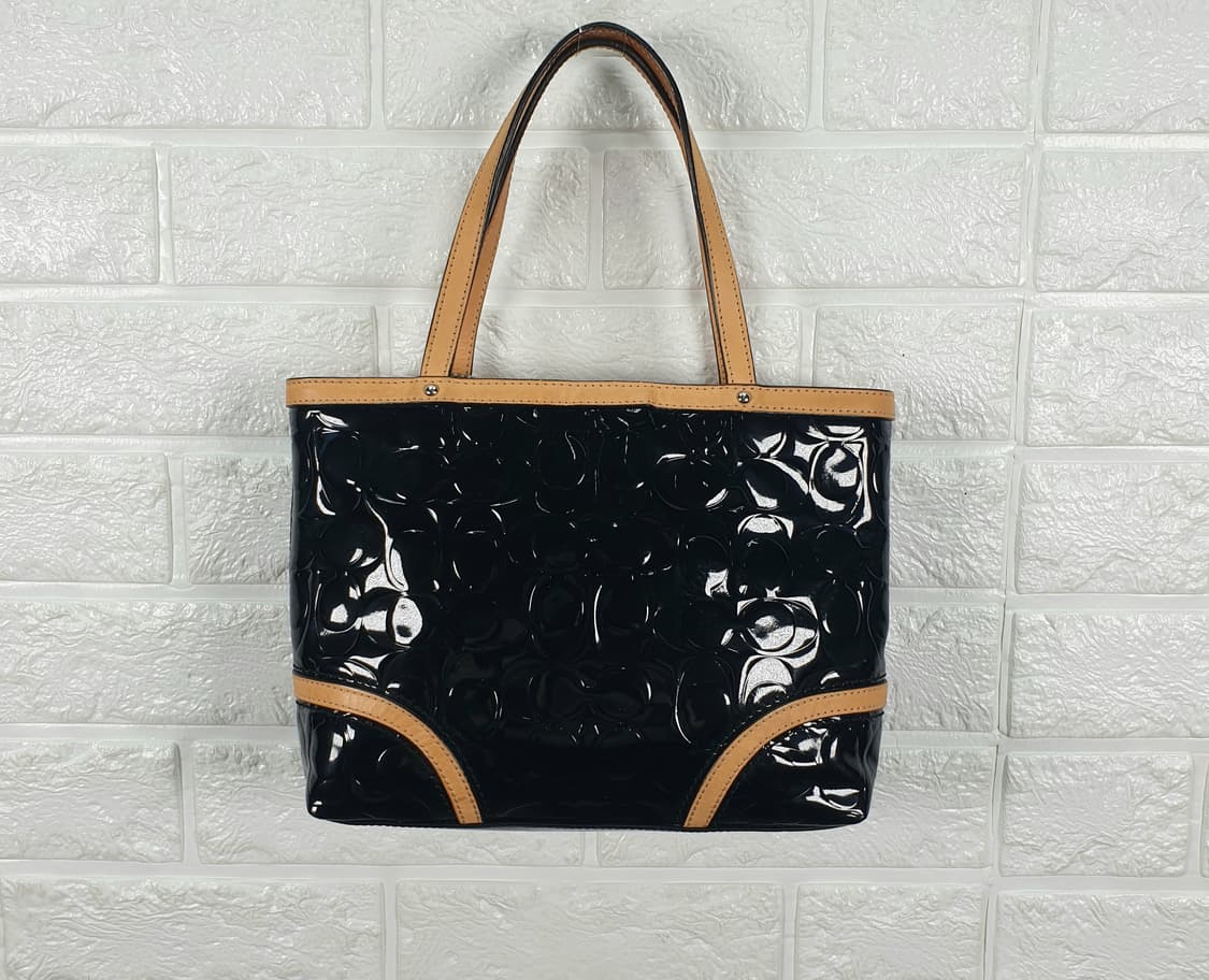 코치 페이트 엠보스드 에나멜 토트백 상품이미지3