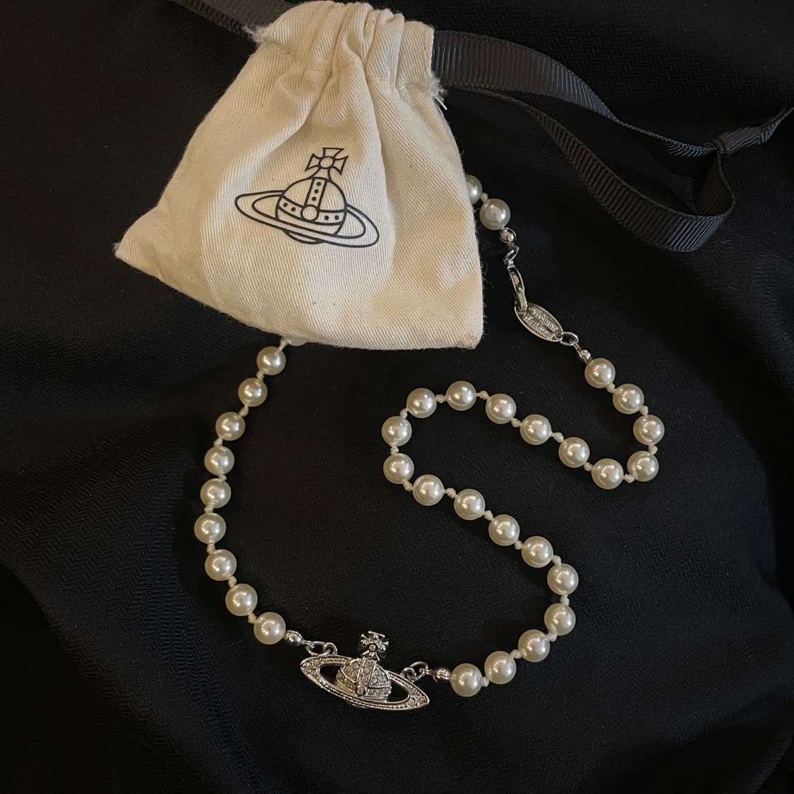 비비안웨스트우드 진주 미니 바스 릴리프 은장 목걸이  상품이미지2