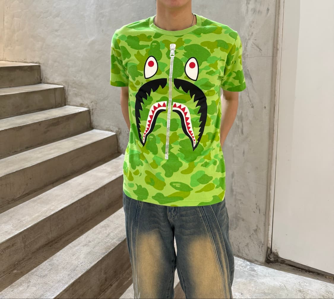 베이프 그린 카모 샤크 마우스 지퍼 그래픽 티셔츠 상품이미지1