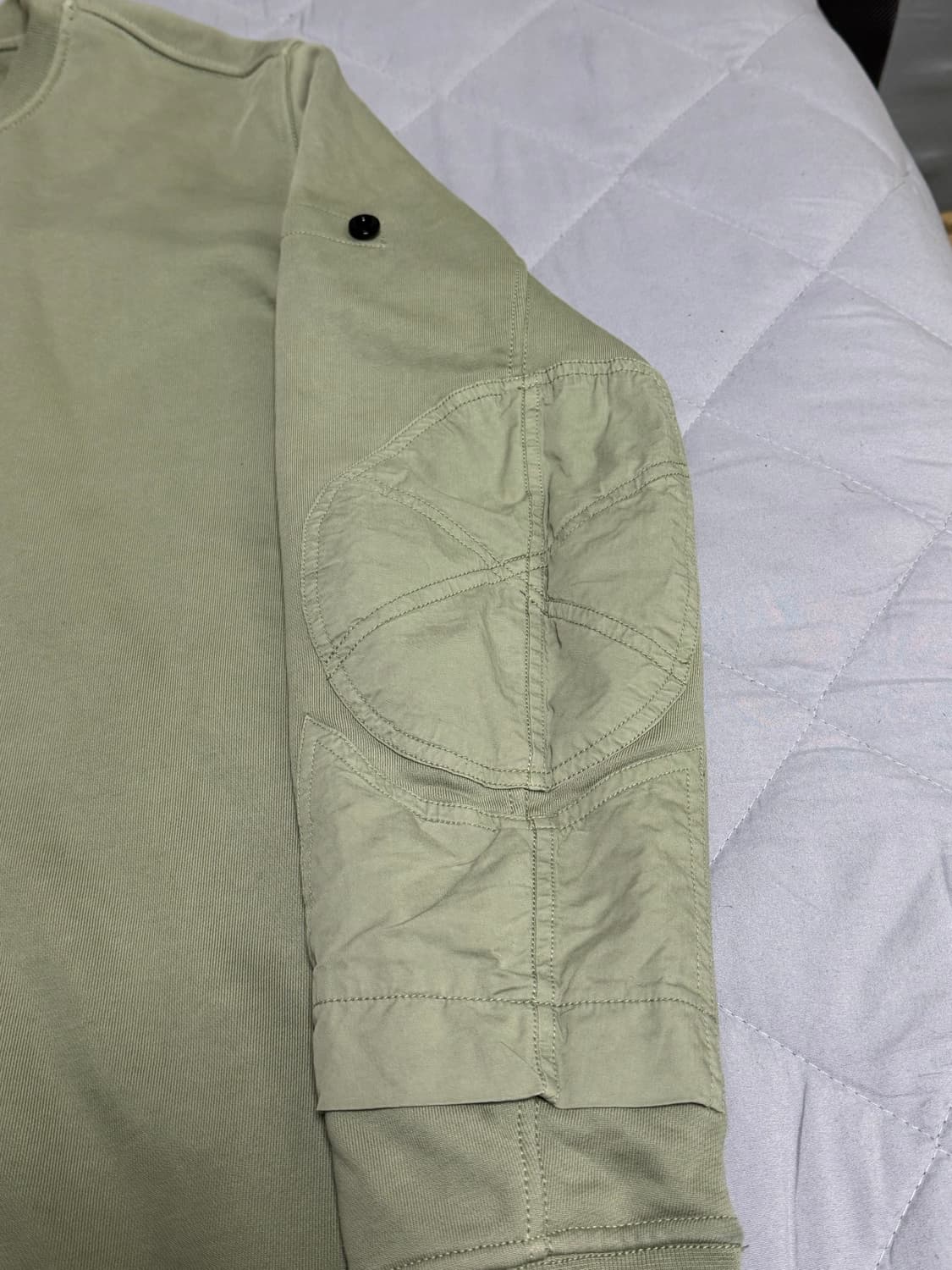 [M]스톤아일랜드 카키 크루넥 맨투맨 상품이미지7