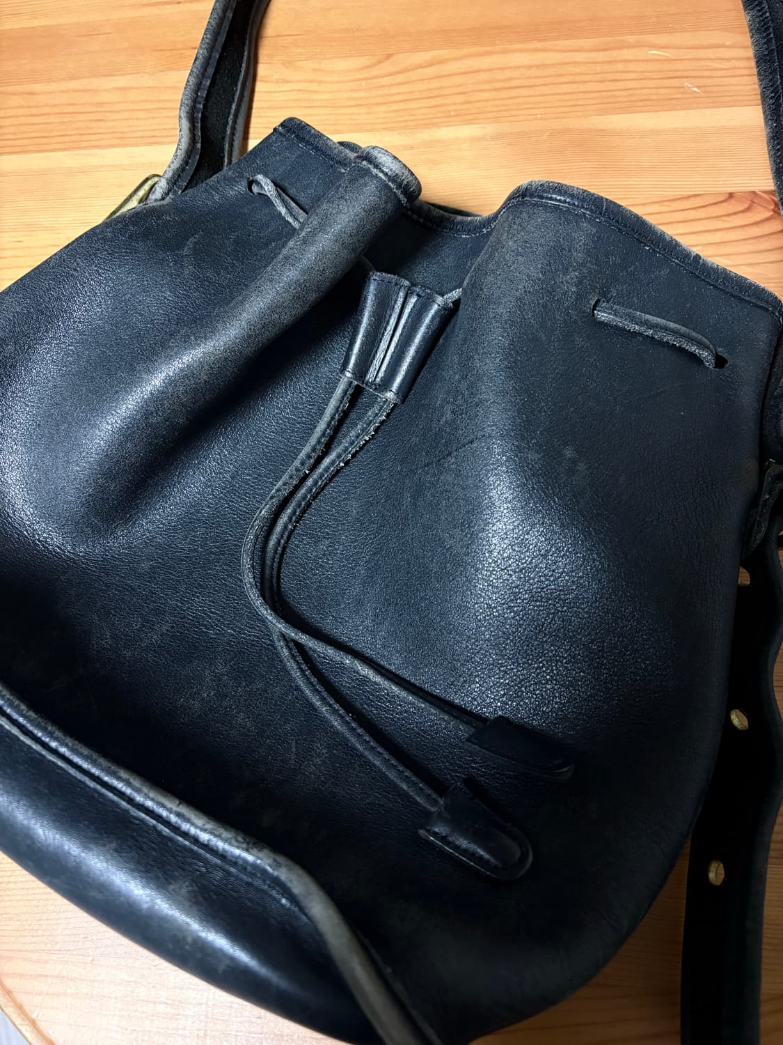 올드코치 블랙 가죽 크로스백 상품이미지2