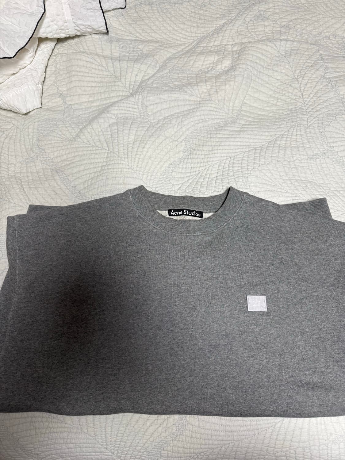 아크네스튜디오 맨투맨 상품이미지1