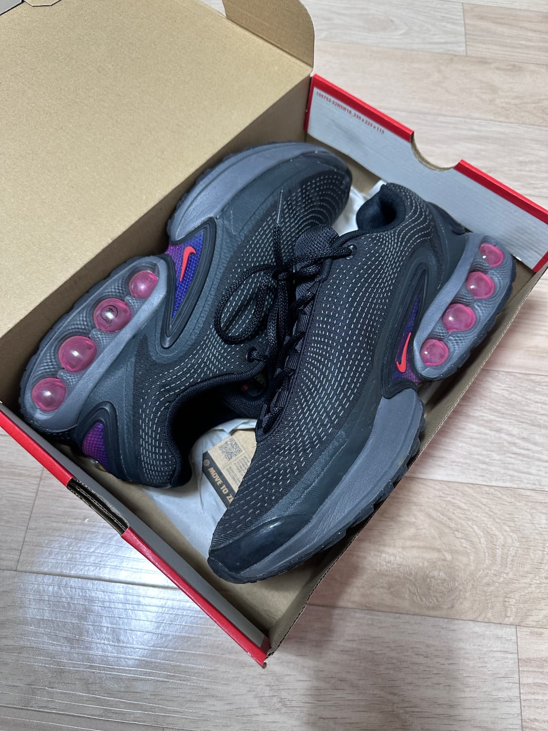 [290]나이키 에어맥스 Dn 블랙 라이트 크림슨 상품이미지2