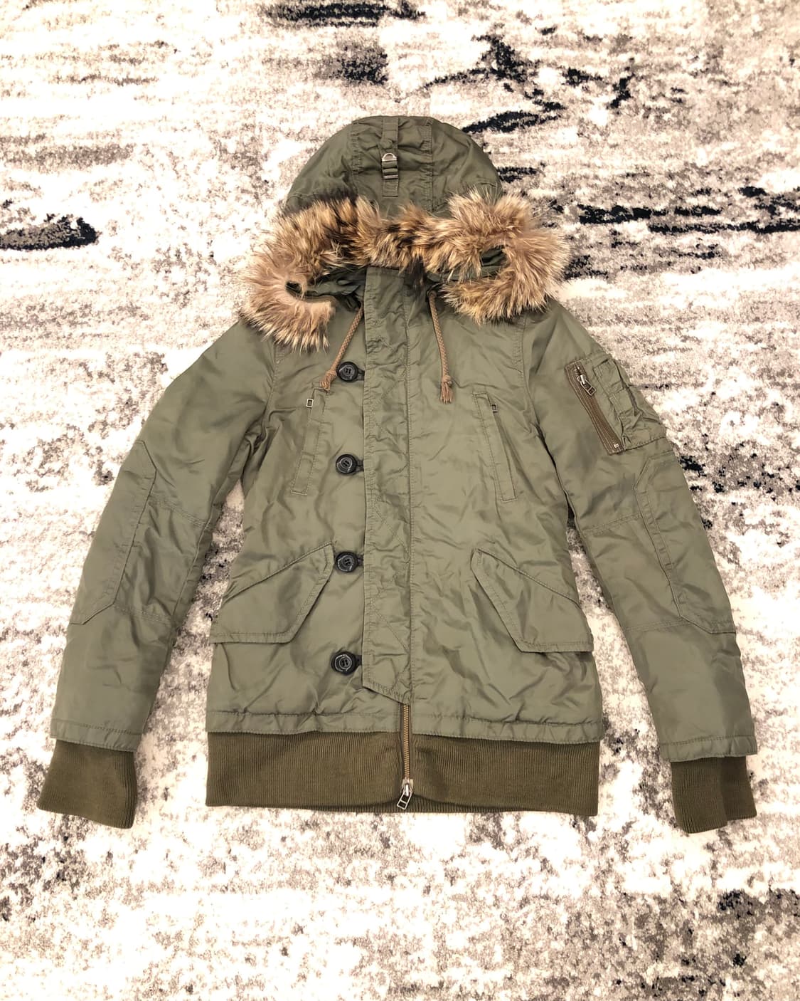 Moussy 카키 퍼 후드 패딩 상품이미지1