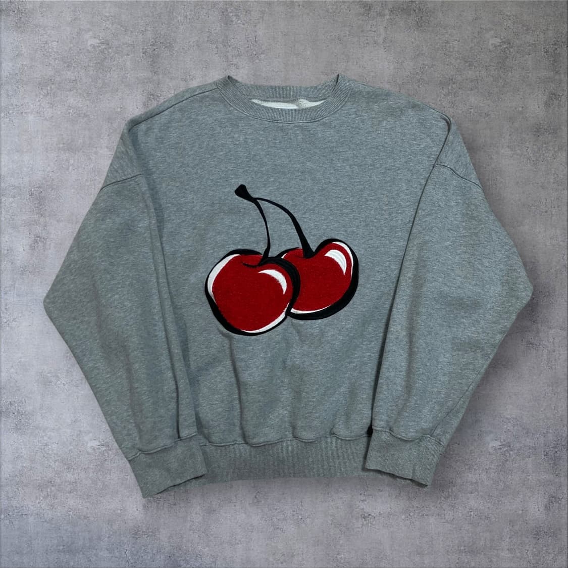 키르시 체리 빅로고 그레이 맨투맨 상품이미지1