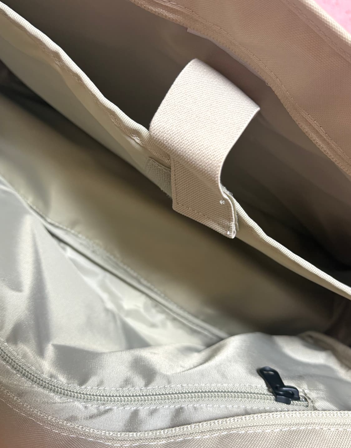 ⭐️노스페이스 메신저백 (라이트 베이지색) 상품이미지3