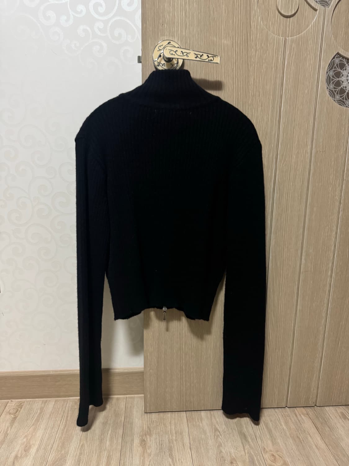 보헤미안서울 다이아 로고 하이넥 니트집업 블랙 상품이미지3