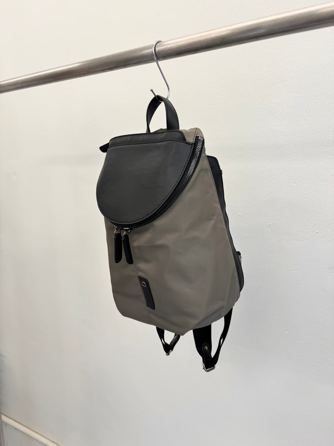 Y’SACCS 코듀라 레더 백팩 상품이미지1