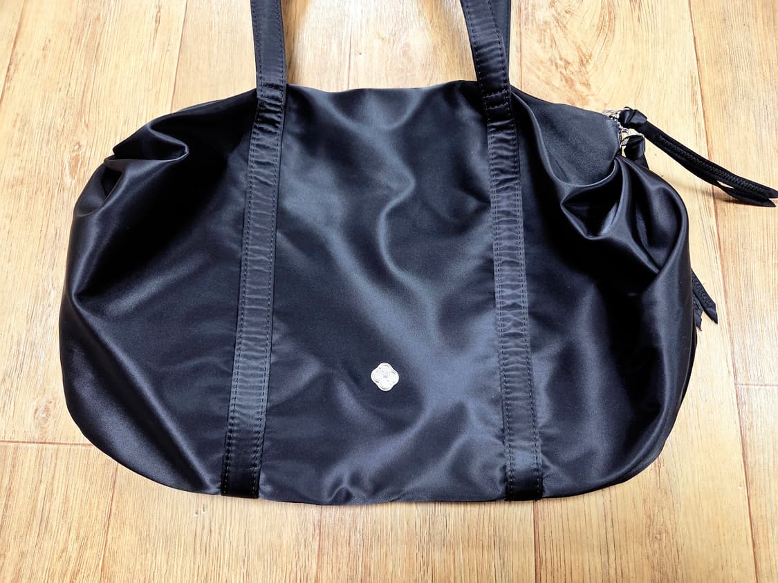 히어리(HEEARI) 오로라 셔링 더플백 블랙 새상품 상품이미지7