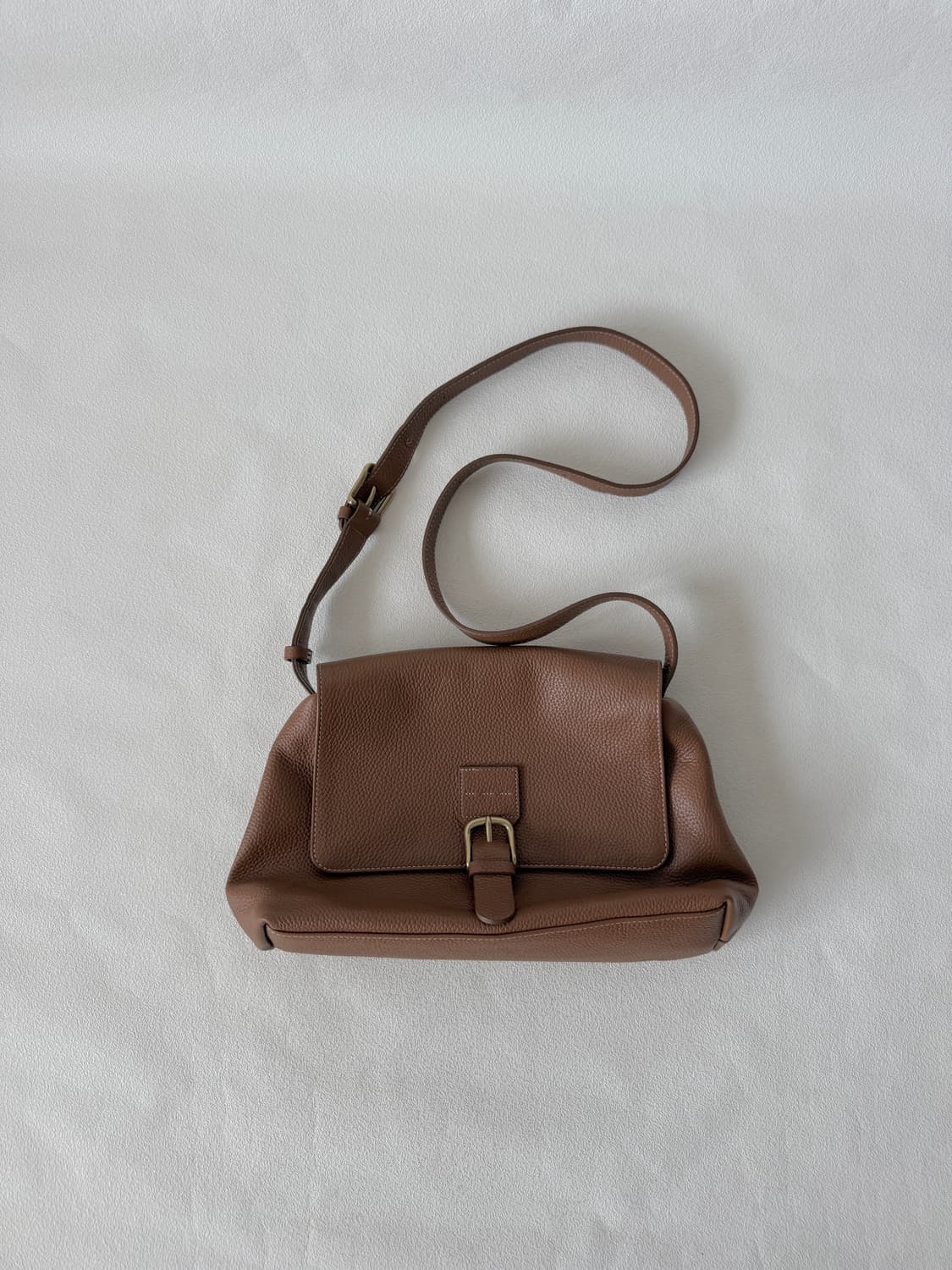 투에투아(TU ET TOI) 레더 크로스백 상품이미지1