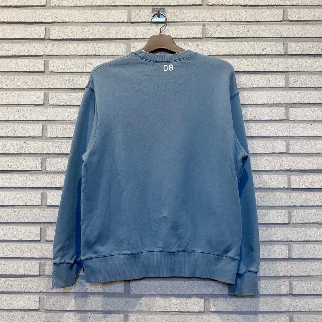 커버낫 프론트 자수 로고 맨투맨 블루 컬러 상품이미지6