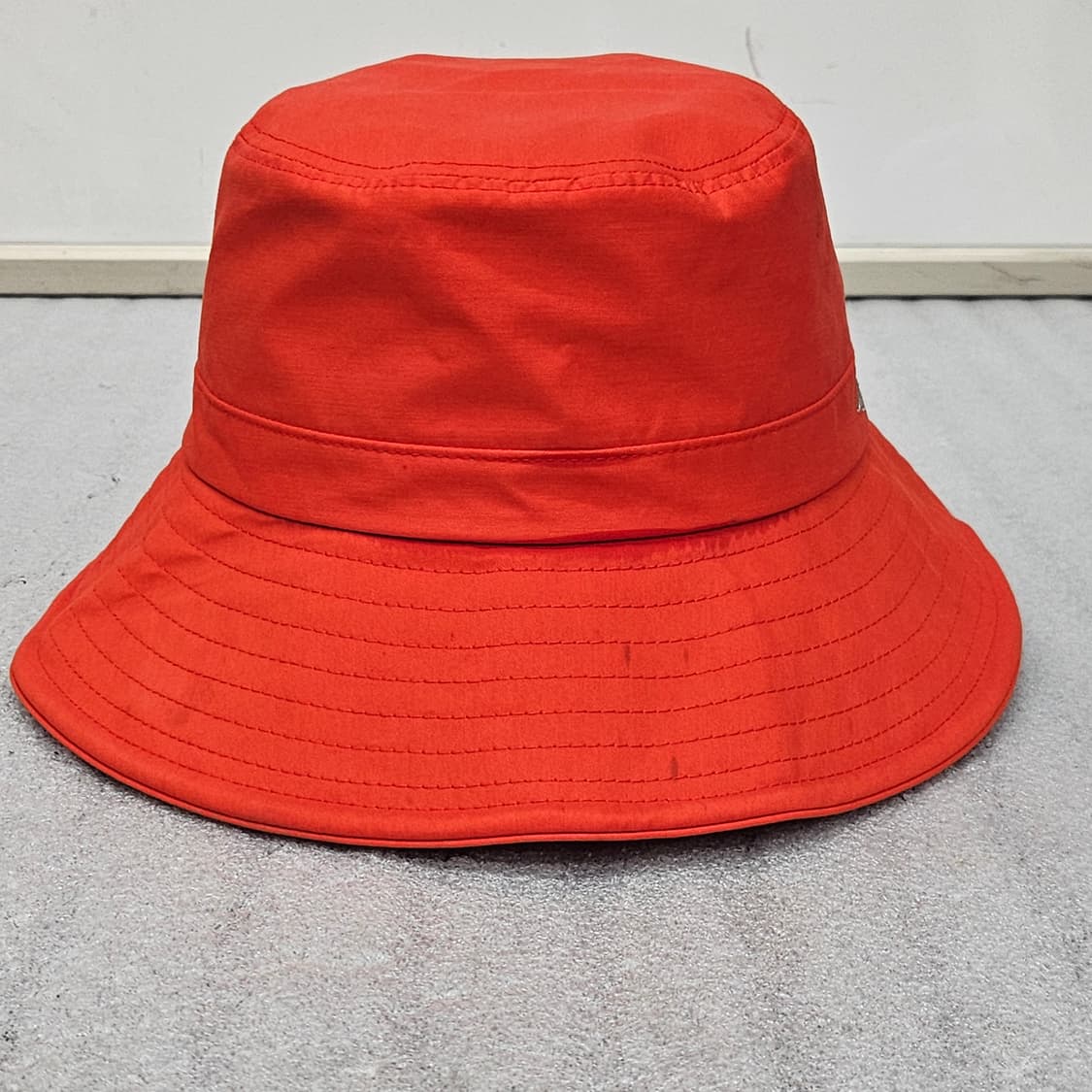 루이까스텔의 매력적인 오렌지색 버킷햇 상품이미지2