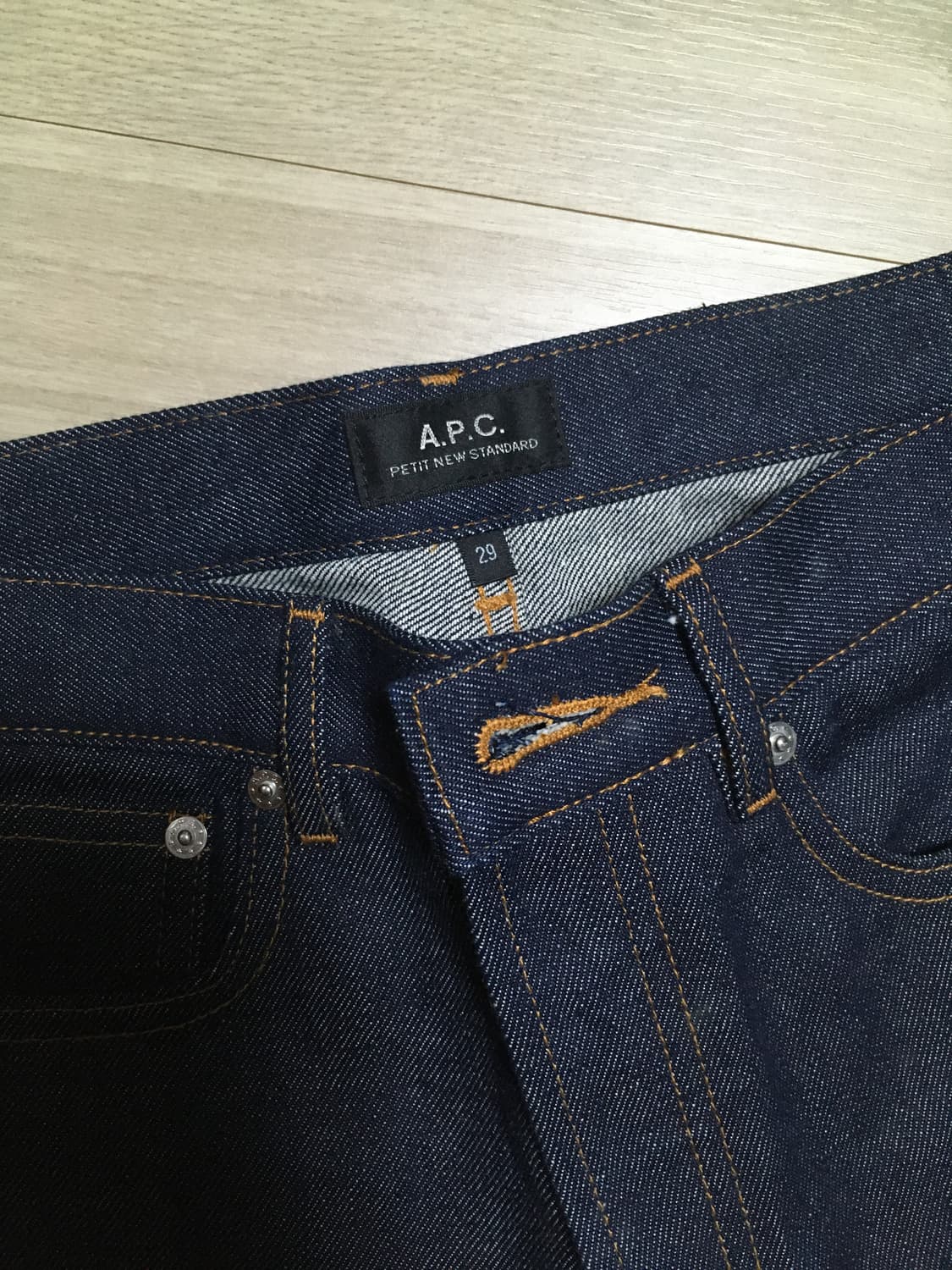 A.P.C 쁘띠 뉴 스탠다드 셀비비 데님 (29) 상품이미지1