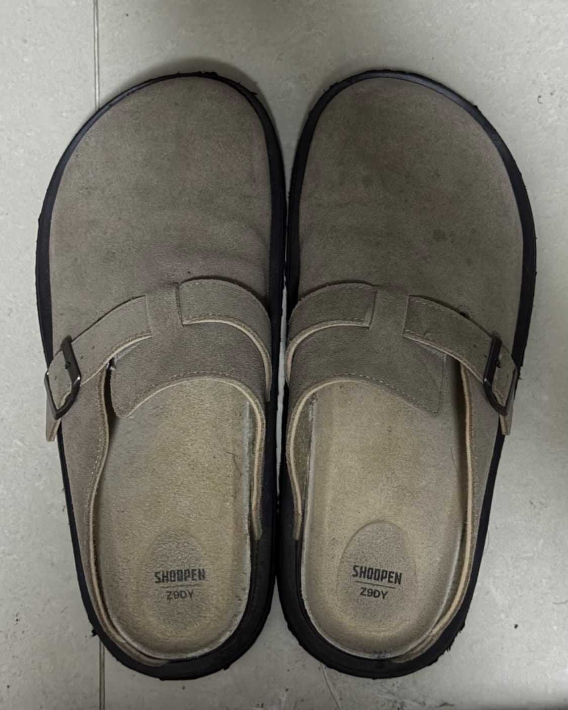 [Z9DY X SHOOPEN]오버솔 카우 스웨이드 버클클로그 290 상품이미지4