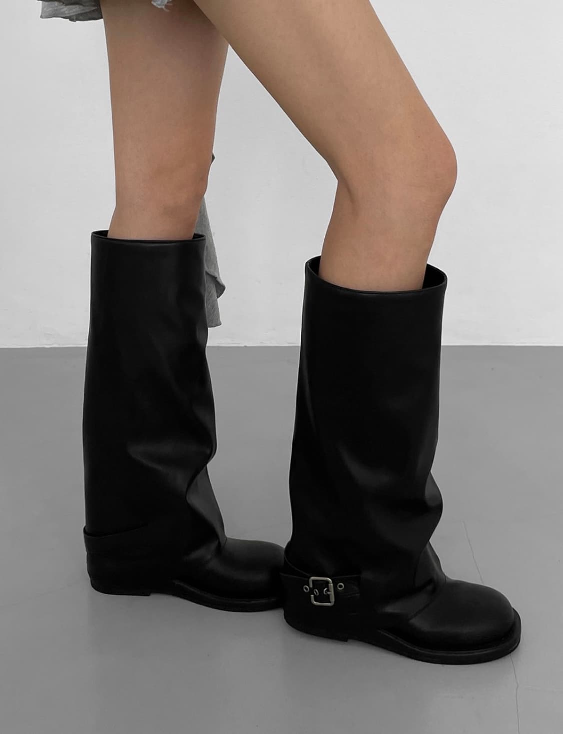블랙업 나이닝 레더 버클 롱부츠(1회 착용) 상품이미지1
