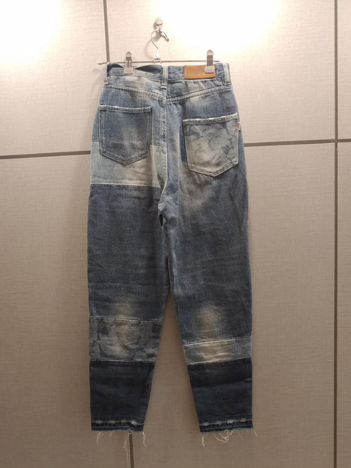 [XXS,22~23인치] 베이프 카모 패치워크 레더탭 데님 팬츠 상품이미지2