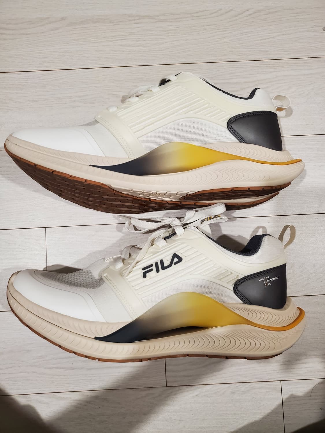 새상품급)휠라 러닝화PQF 1RM02393F-107 휠라 NRE S7

 상품이미지7