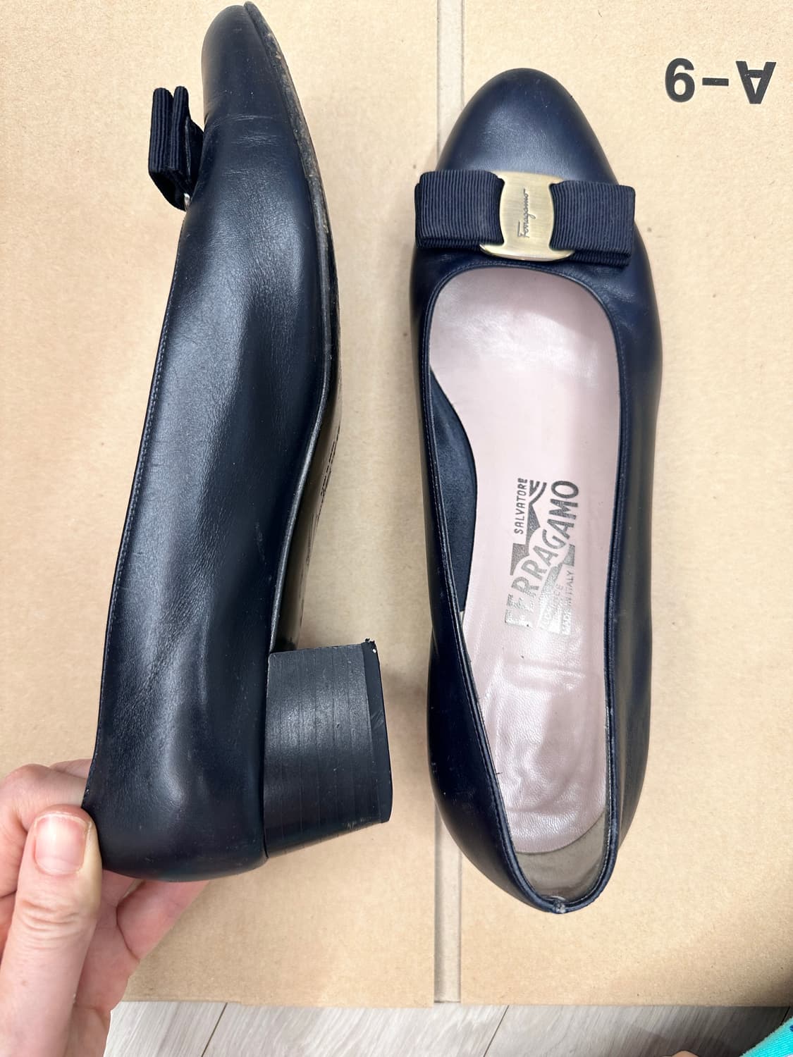 페라가모 네이비 리본 플랫슈즈 상품이미지2