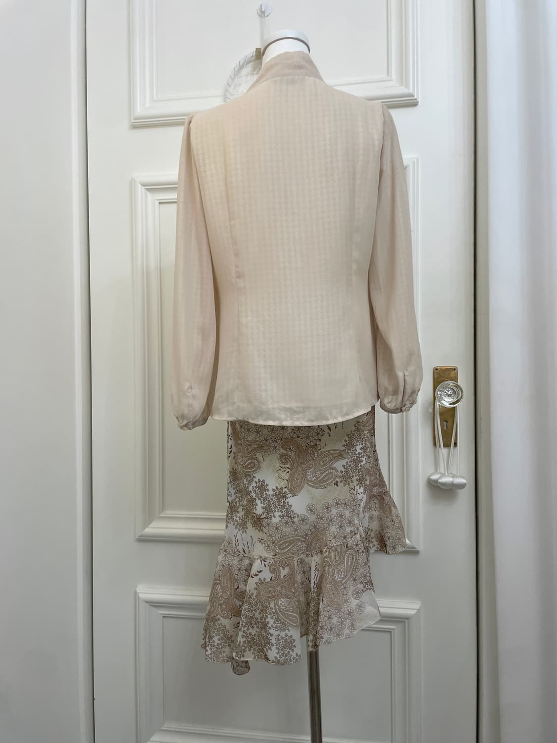 beige bow point autumn blouse(size-11) 상품이미지4
