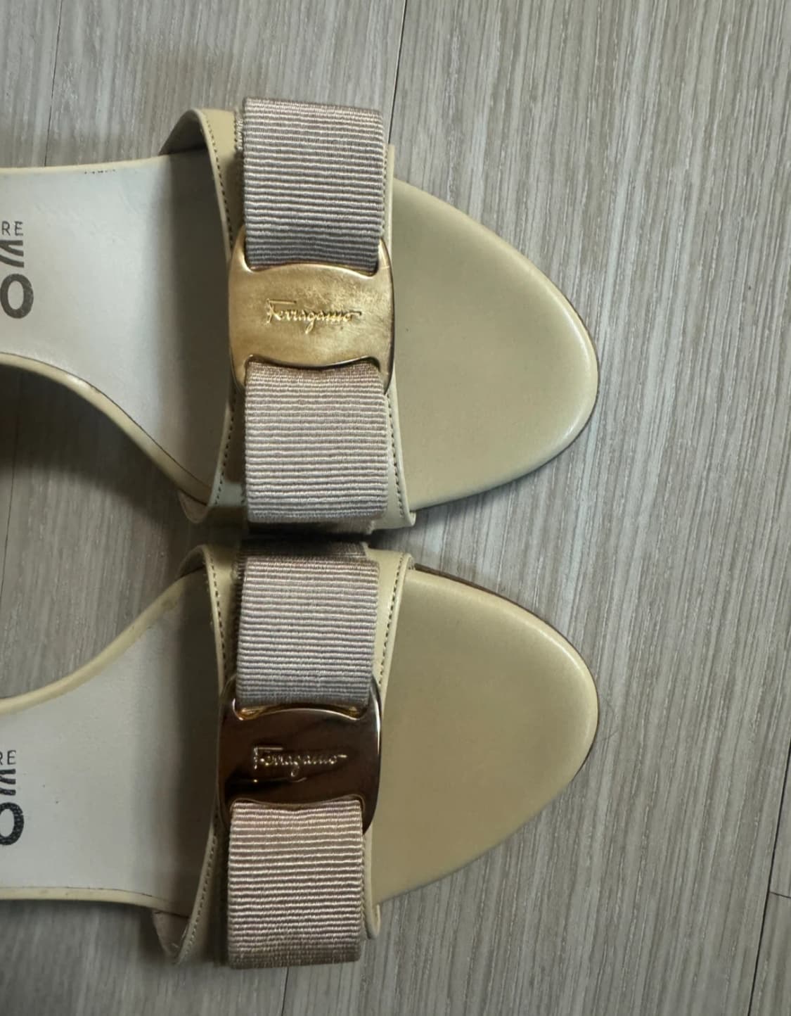 Ferragamo 페라가모 베이지 버터 샌들힐 상품이미지3