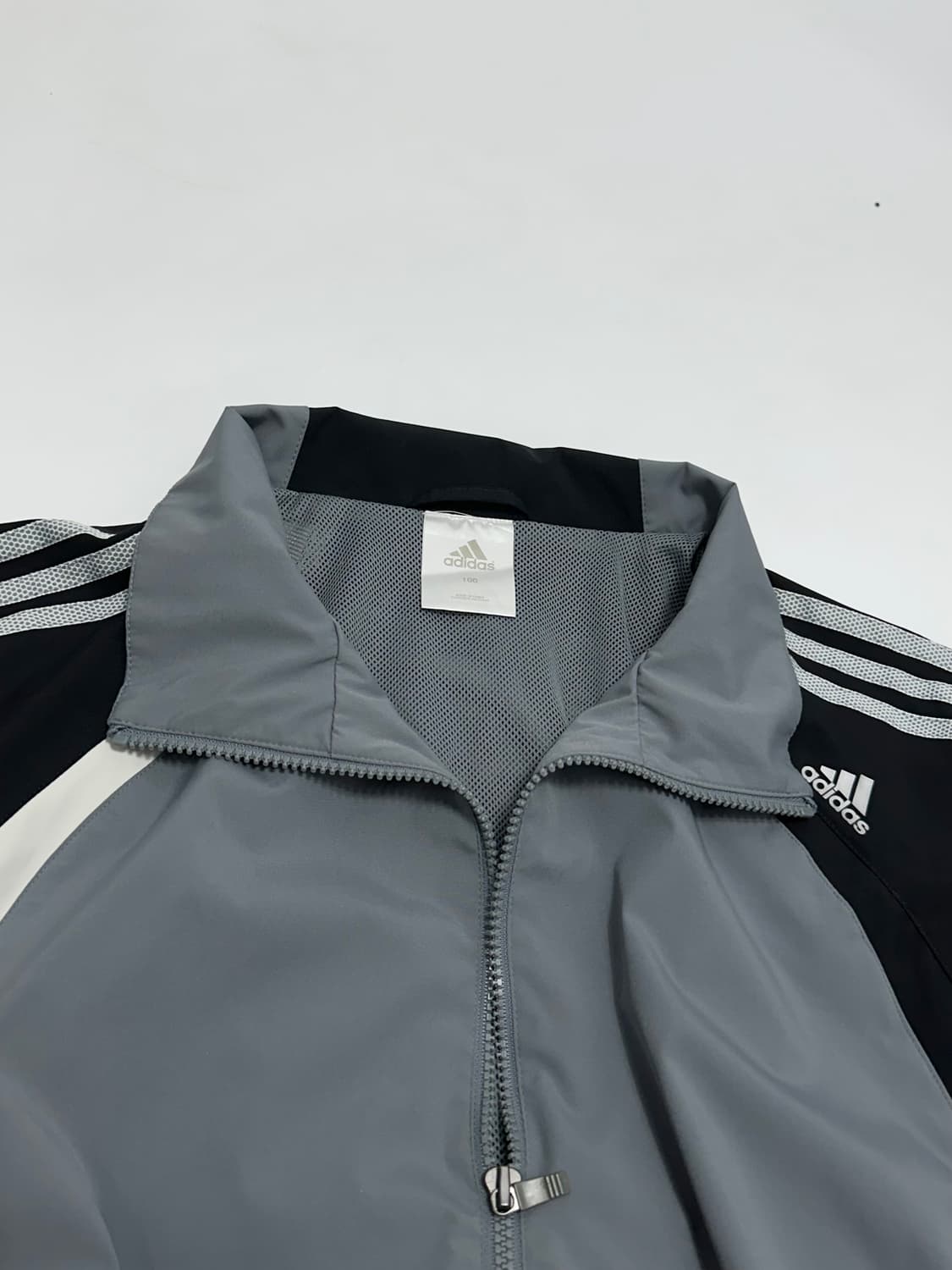 아디다스 00s 삼선 바람막이 블랙 그레이 상품이미지2