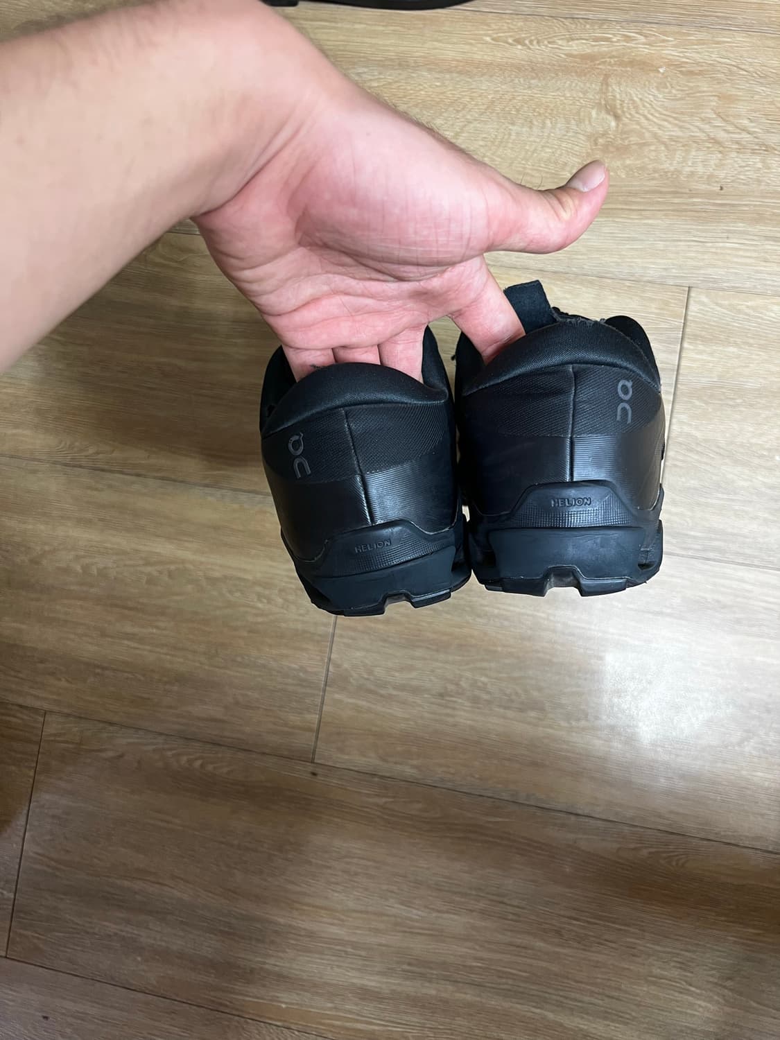 온러닝 X 포스트아카이브팩션 신발 상품이미지3