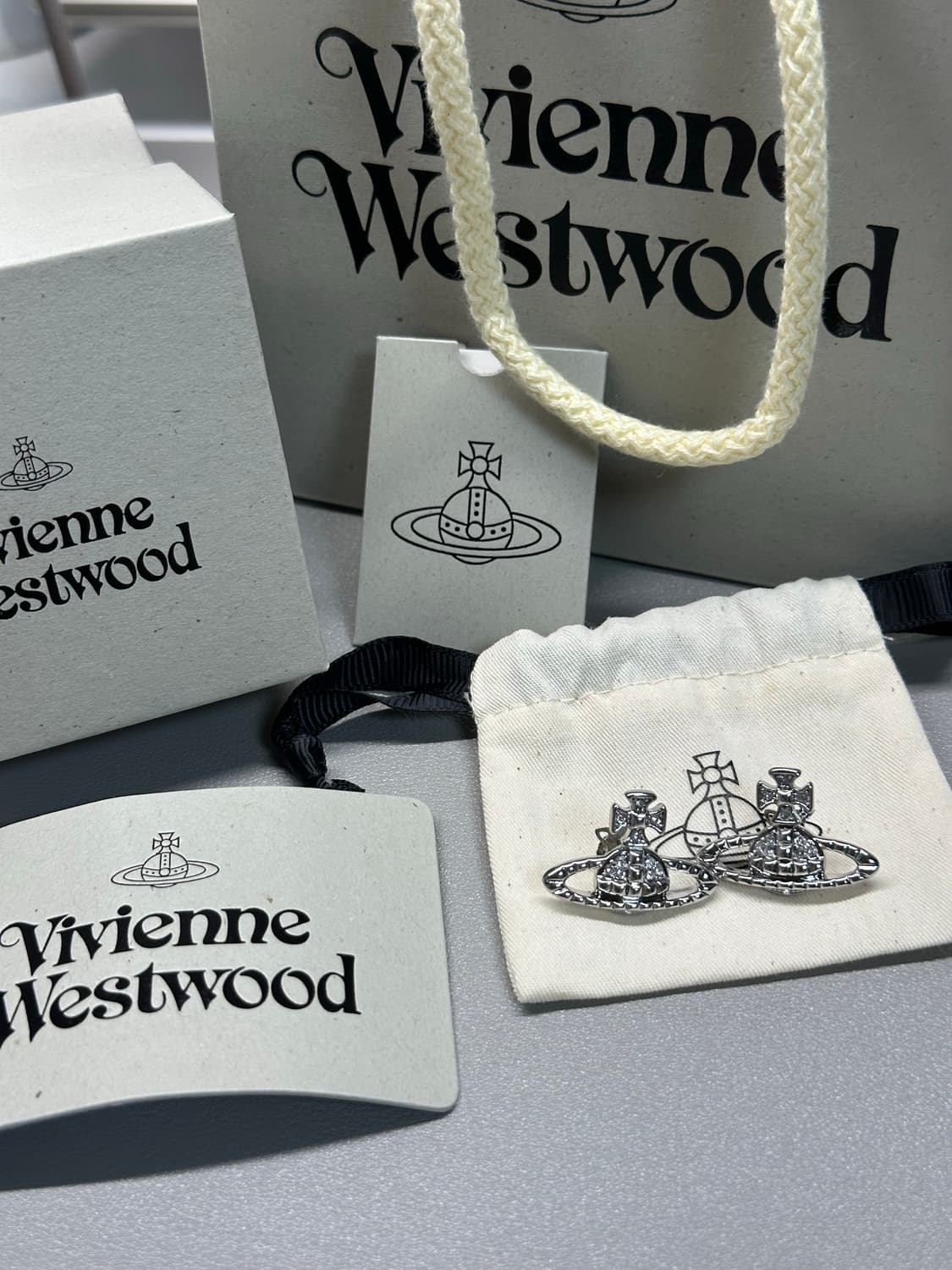 풀박스) 비비안 웨스트우드 미니 바스 릴리프 이어링 상품이미지4