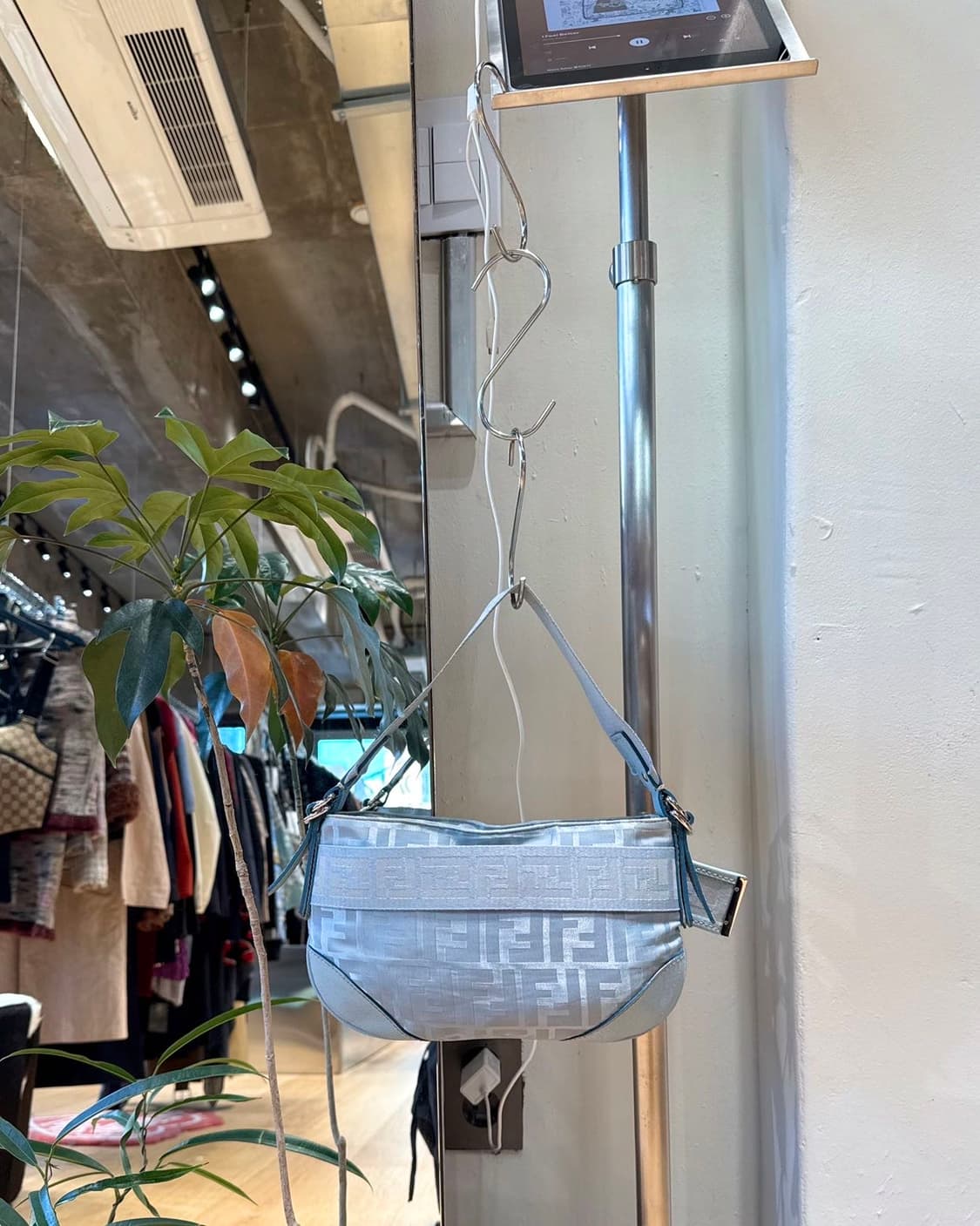 펜디 블루 집 코드 숄더백  상품이미지1