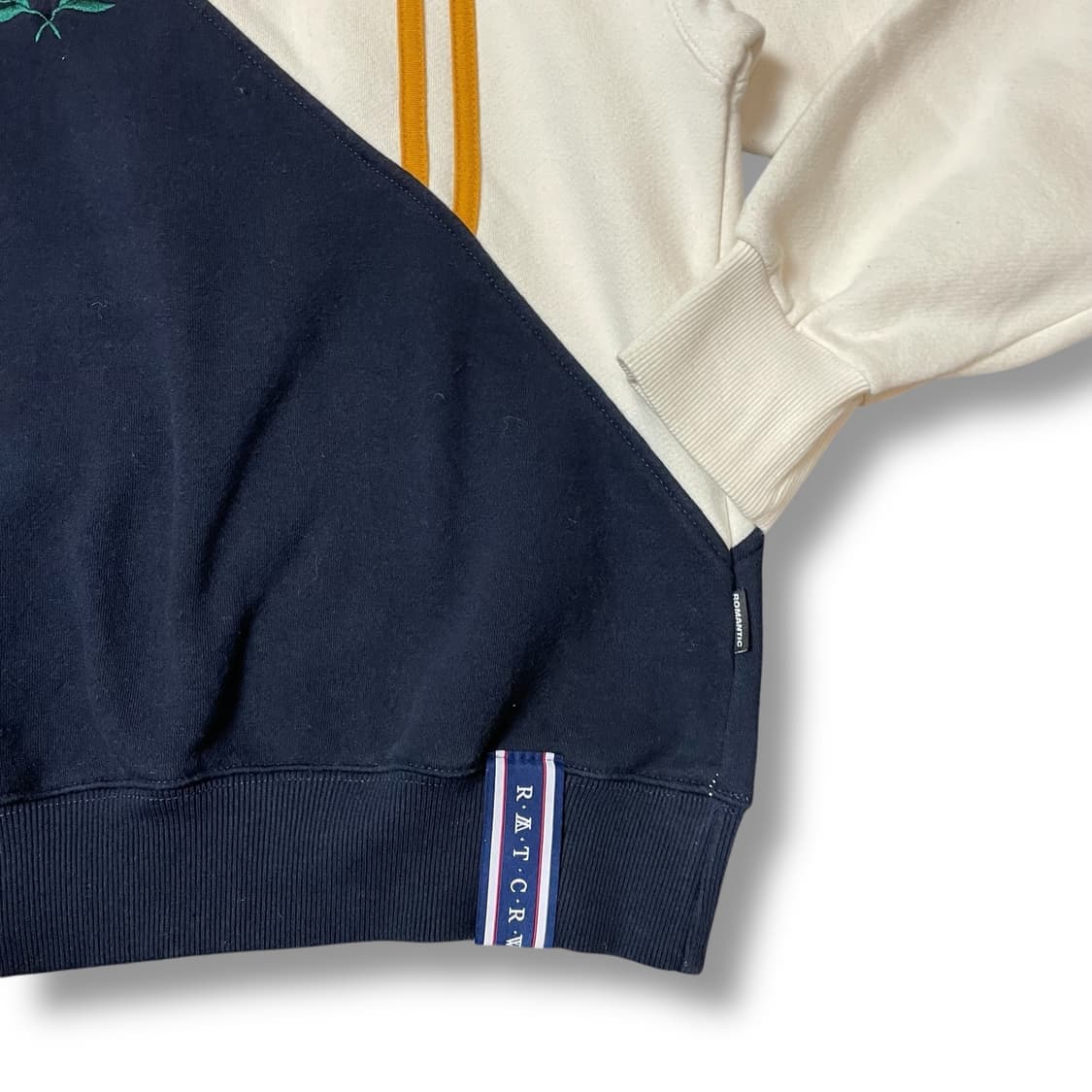 로맨틱크라운 네이비 아이보리 자수 맨투맨 S 상품이미지4