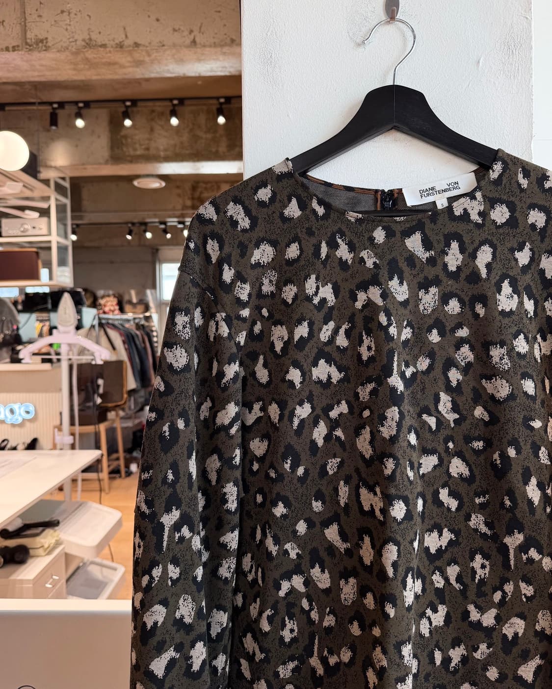 다이앤 본 퍼스텐버그 카키브라운 레오파드 롱슬리브 상품이미지4