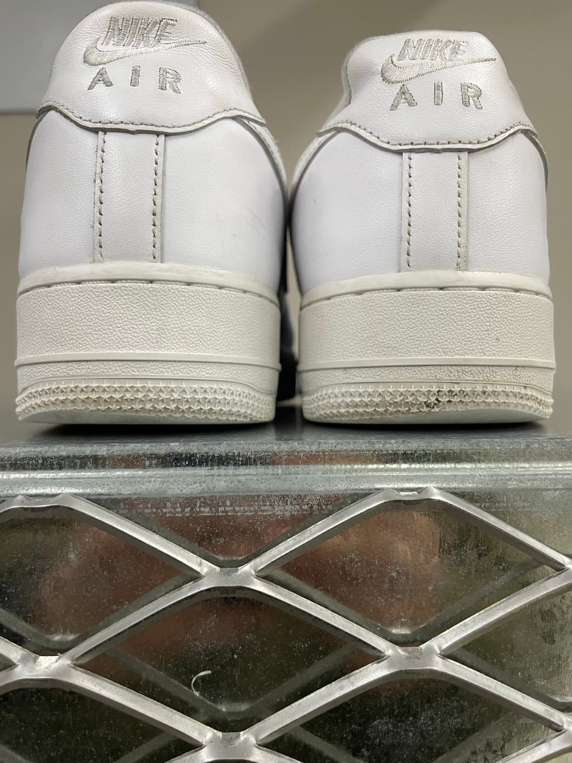 나이키 X 슈프림 에어포스 1 화이트 275 상품이미지10