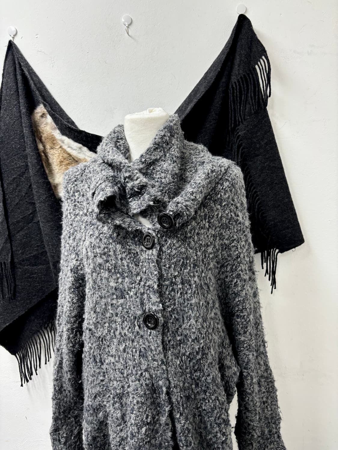 “Moussy” Grey Knit Big Button Knit Cardi 상품이미지10