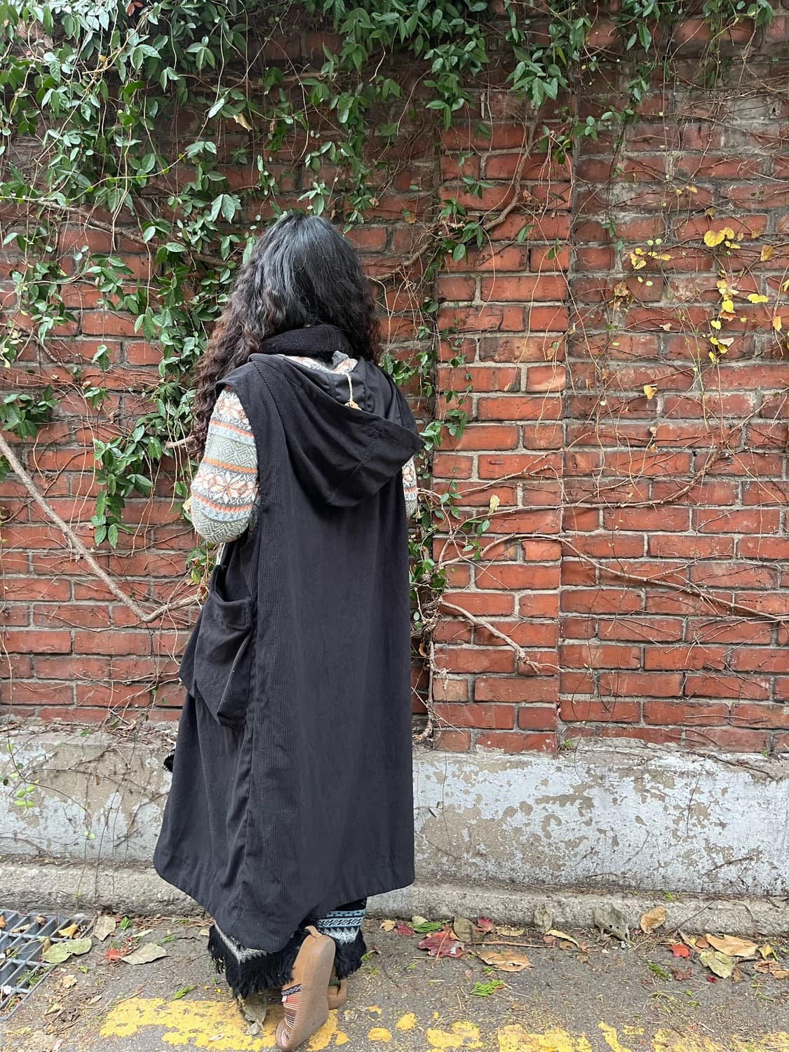 데일리무드 블랙 코듀로이 후드 원피스 상품이미지3