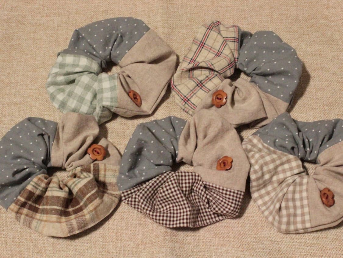 핸드메이드 패치워크 단추 스크런치 상품이미지1