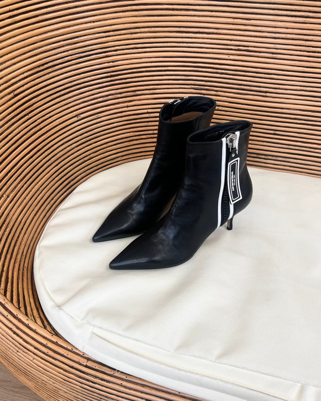 엠포리오 아르마니 블랙 레더 부츠 상품이미지1