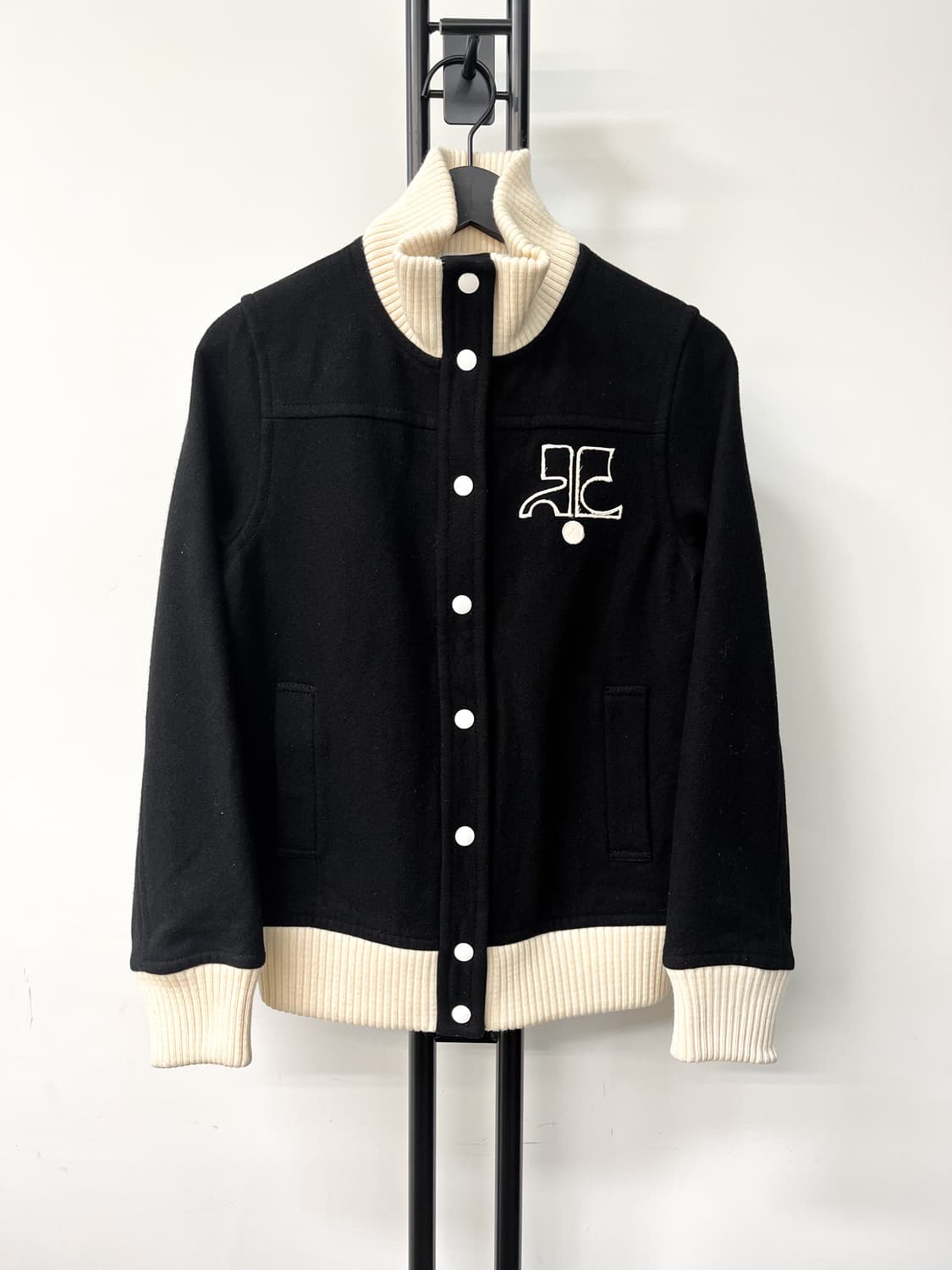 꾸레쥬 트랙 로고 울 버튼 자켓 상품이미지1