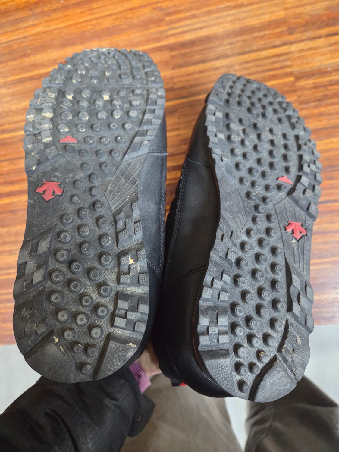 데상트 스위스 퀄팅 디자인 미드 트레킹화 250 상품이미지5