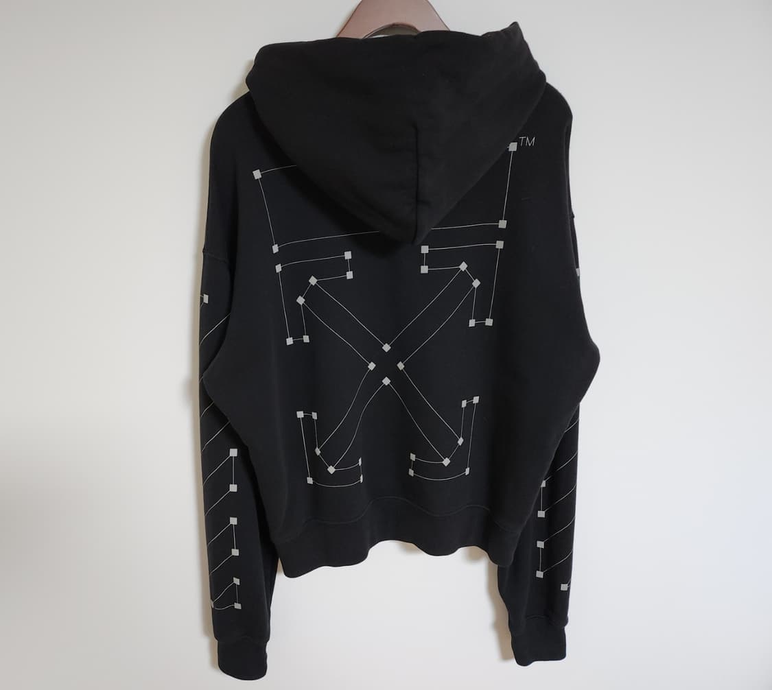 S 오프화이트 블랙 애로우 후드티 OMBB037E19E30001 상품이미지5