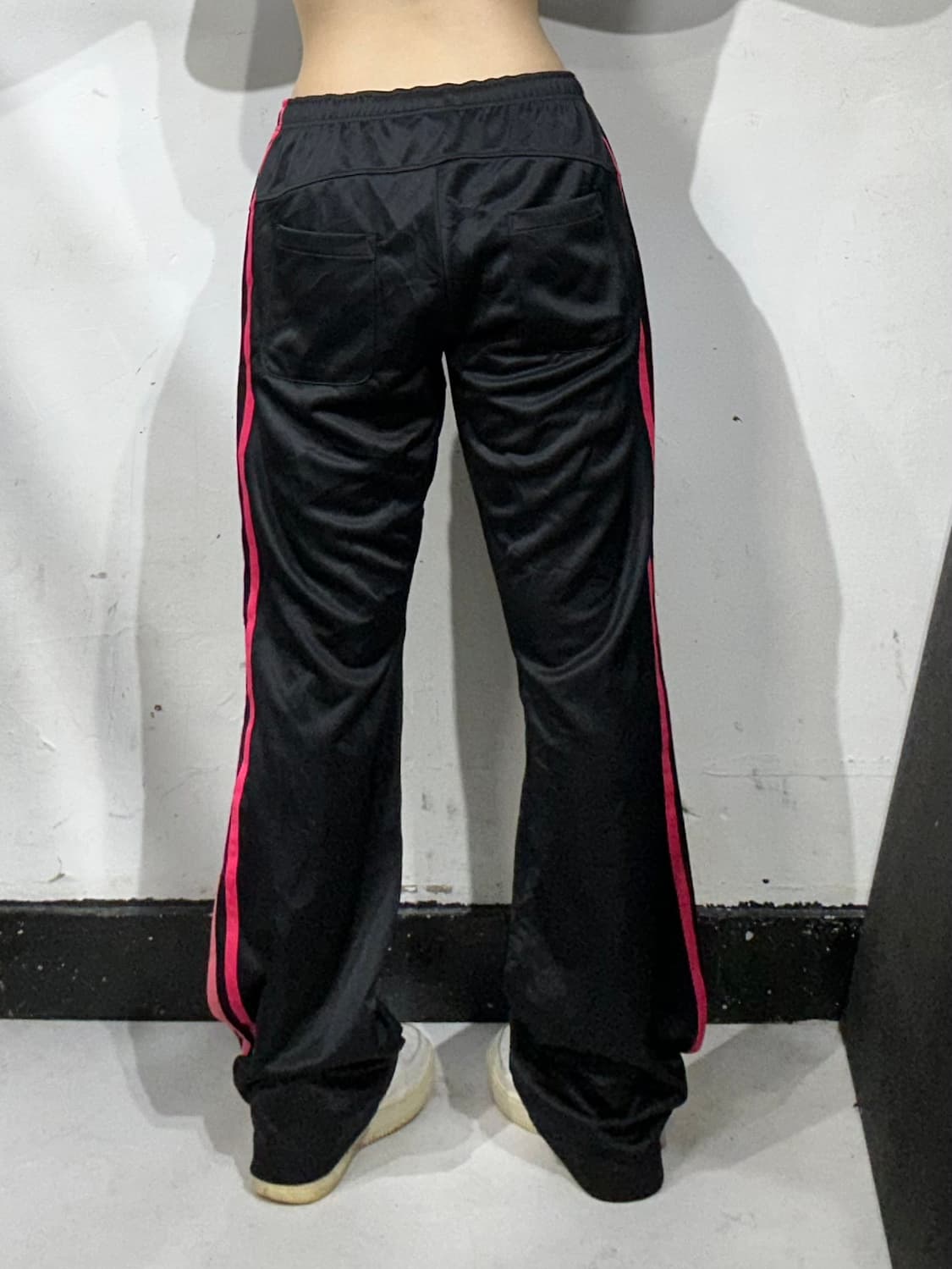 아디다스 블랙 핑크 삼선 와이드 부츠컷 트레이닝 팬츠 추리닝 바지 상품이미지3