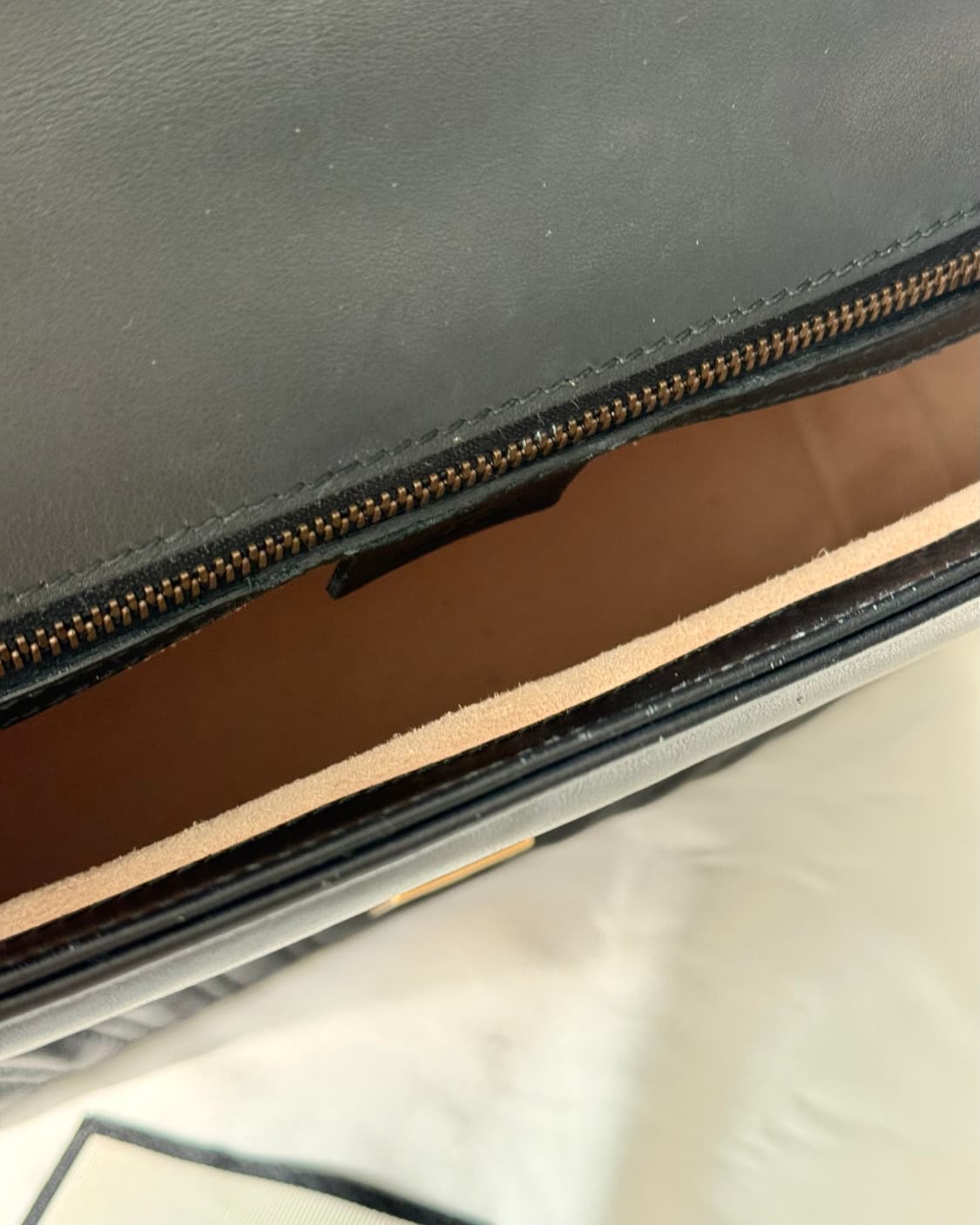 구찌 GG 마몽 마틀라세 탑 핸들백 상품이미지7