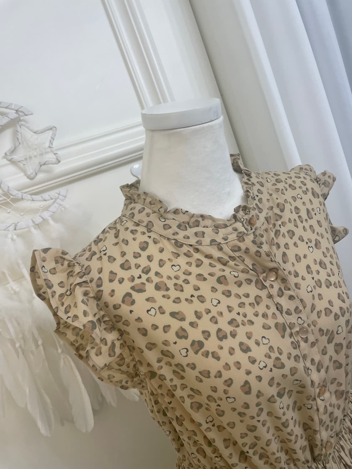 beige heart leopard pleats ruffle opc 상품이미지7