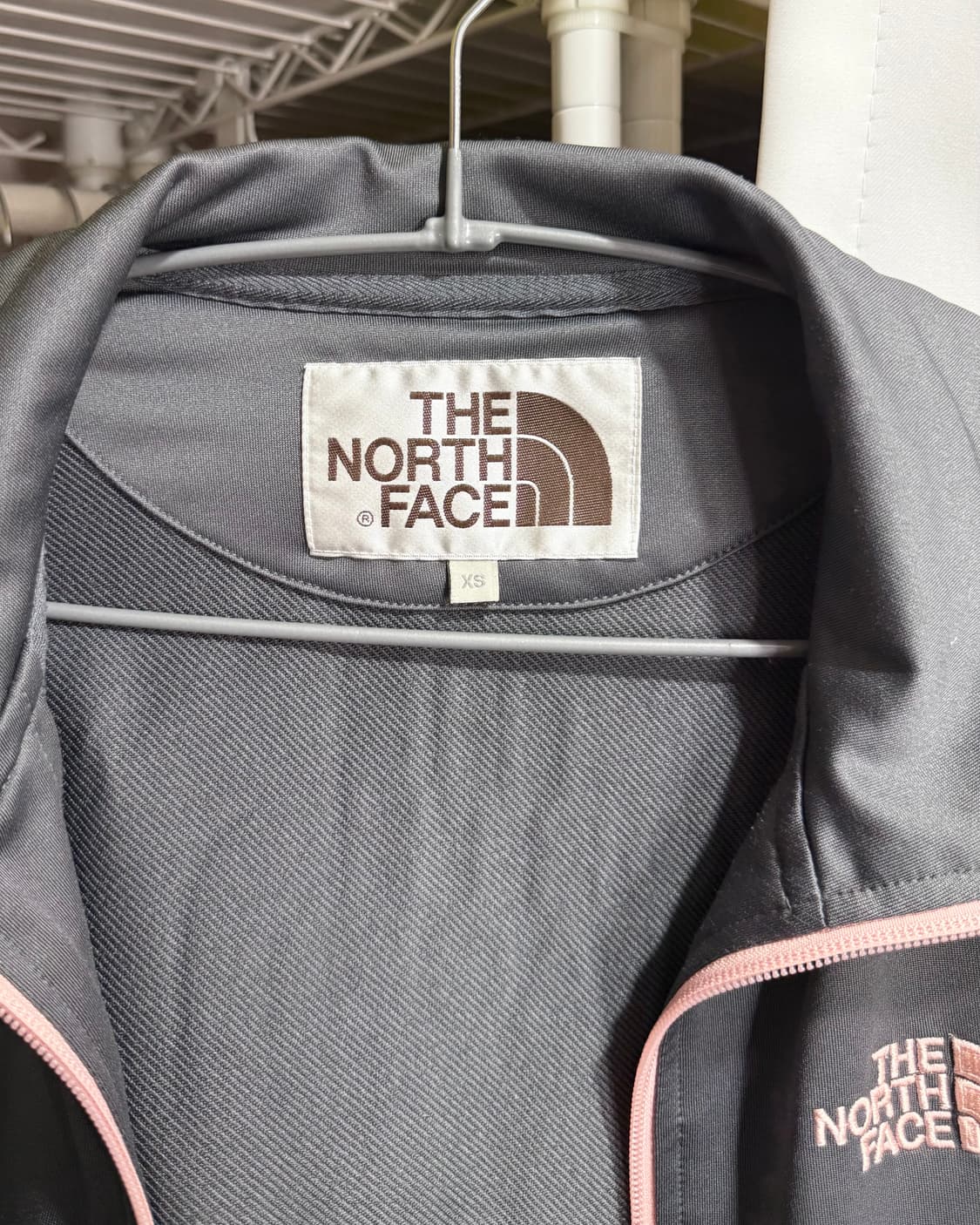 노스페이스 그레이 & 핑크 슬림핏 져지 상품이미지5