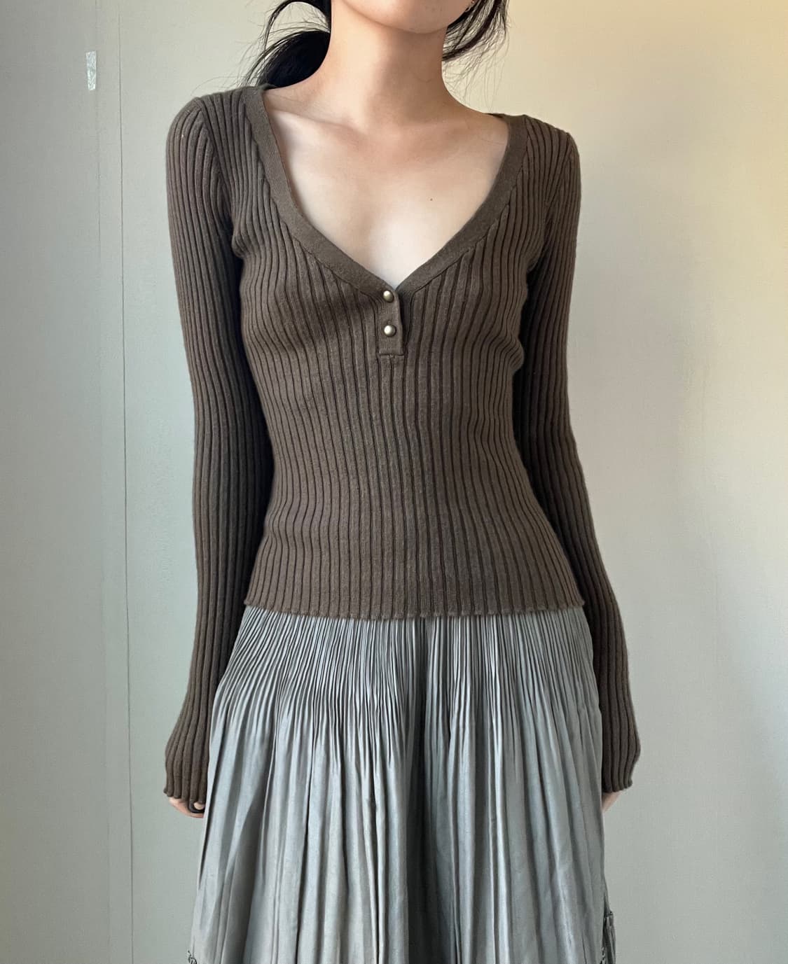 Khaki brown v-neck knit 상품이미지2