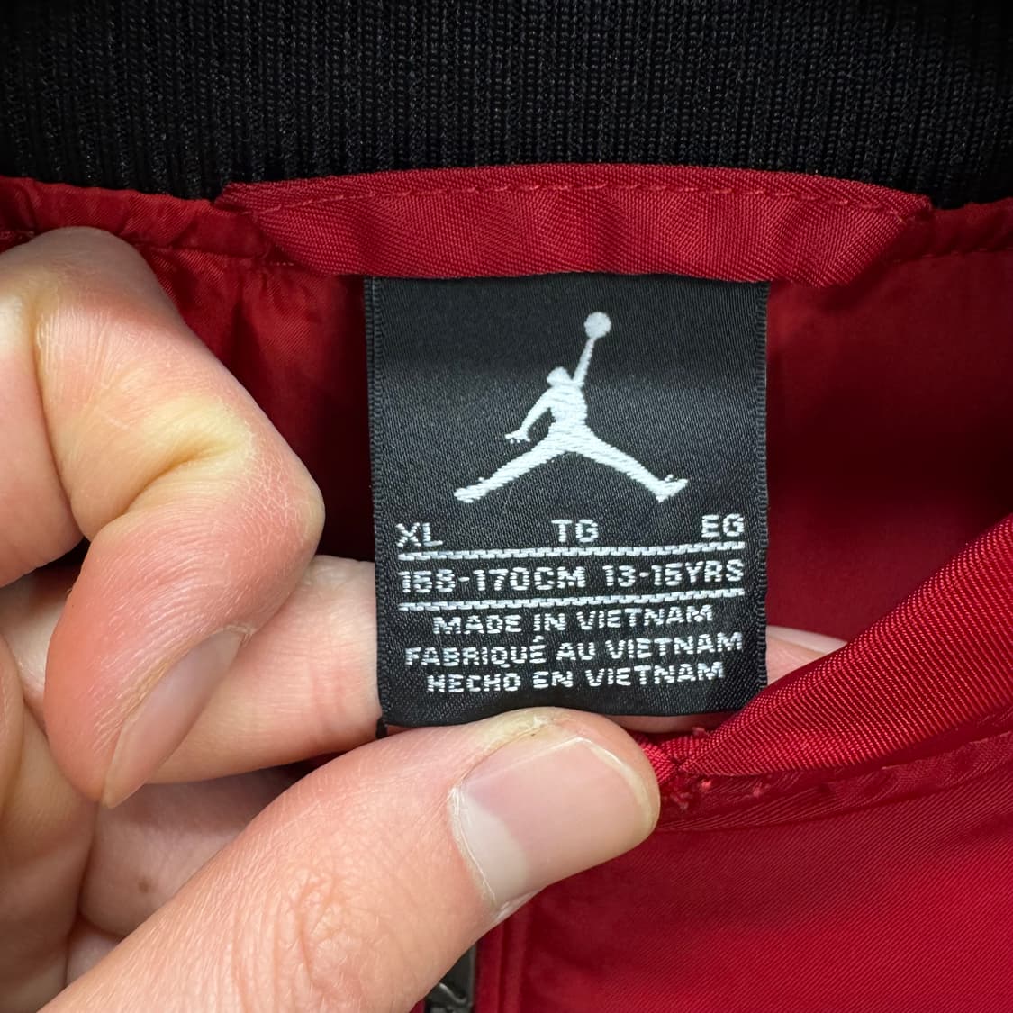 조던 키즈 바시티 봄버 자켓 후면 레터링 로고 포인트 레드 블랙 상품이미지7