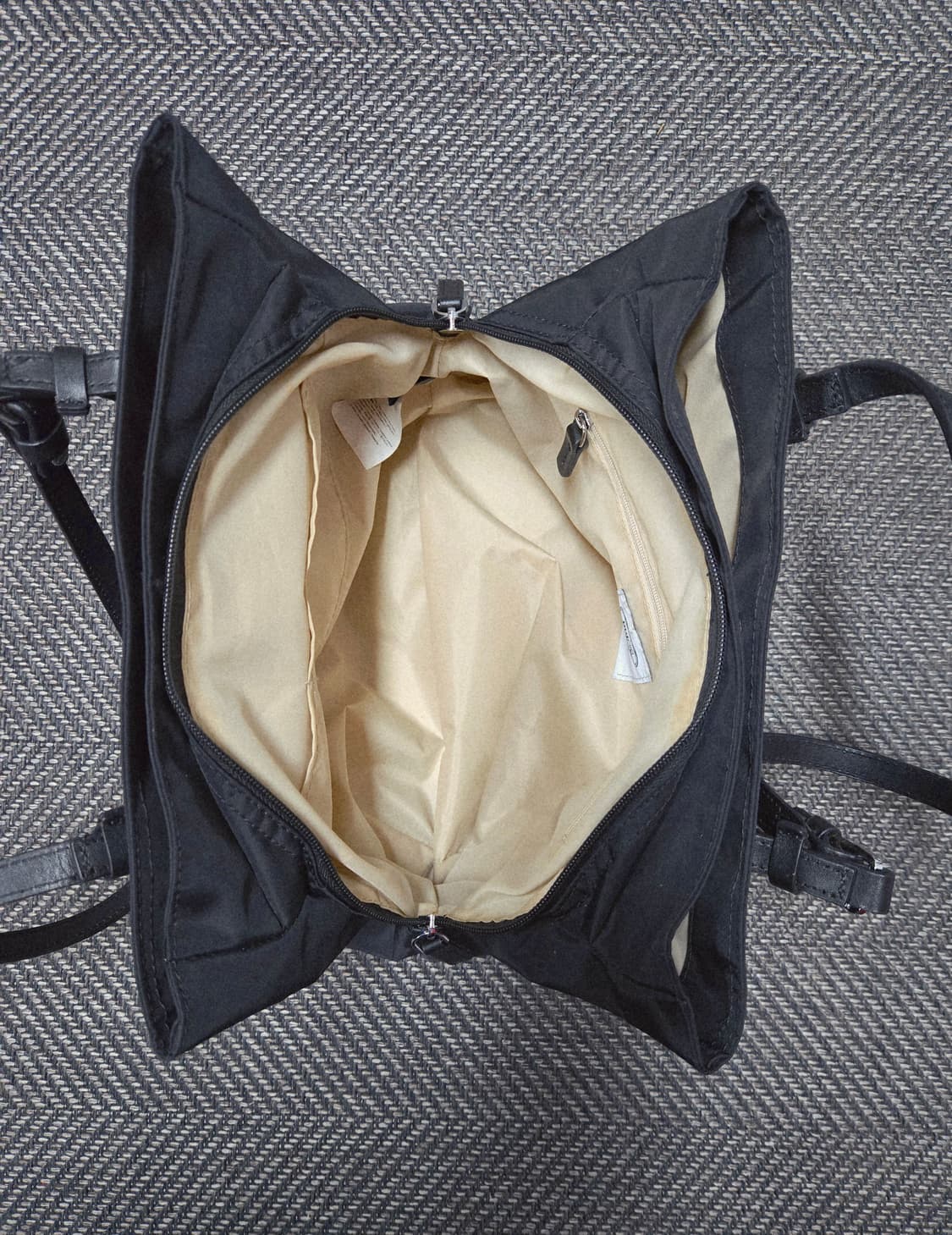 브릭스 X라인 블랙 쇼퍼백 미디움 상품이미지8