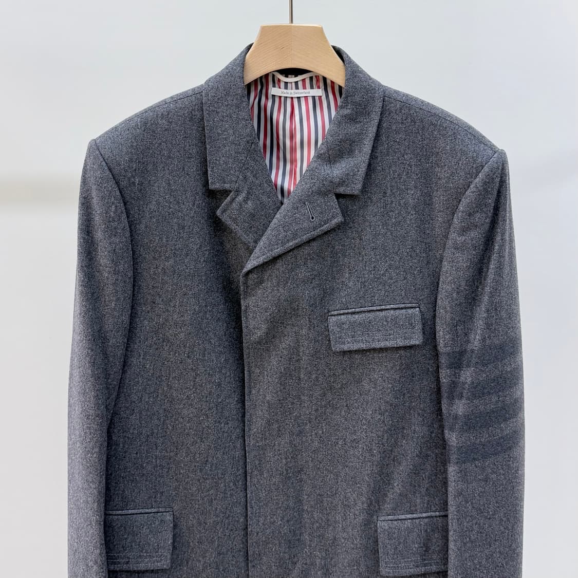 [S+급/2] 톰브라운 사선완장 울 체스터필드 오버 코트 그레이 상품이미지3