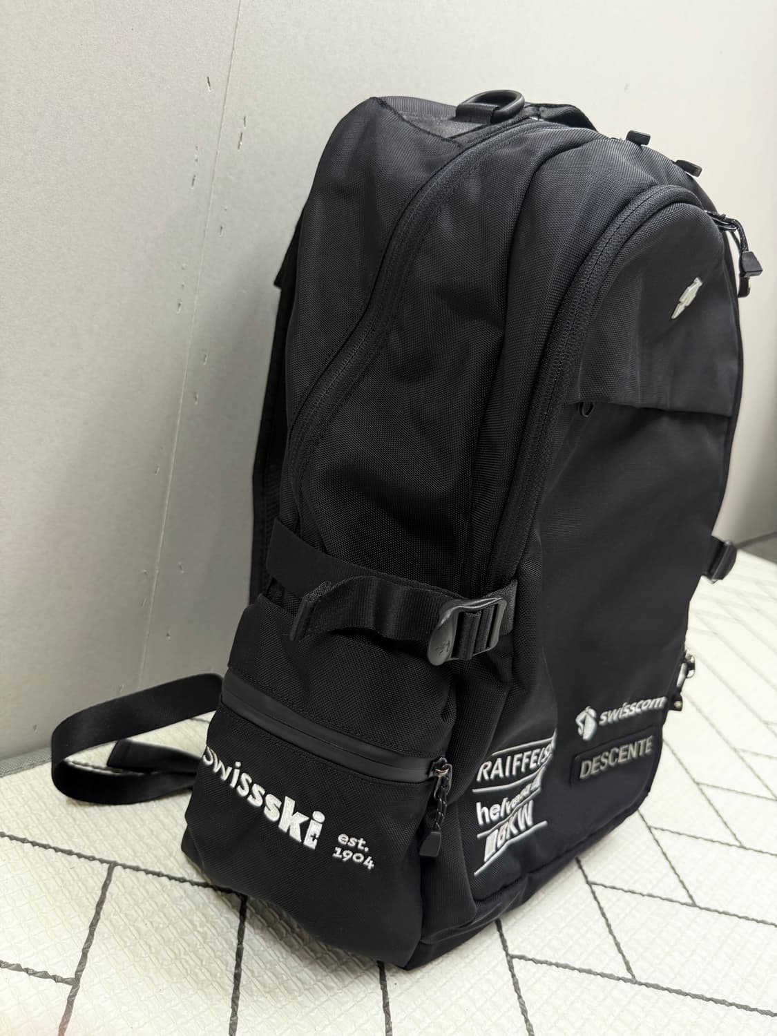 데상트 아우디 스키팀 백팩 블랙 상품이미지5