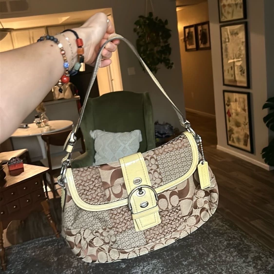 Coach 코치 브라운 옐로우 소호 시그니처 패치워크 호보백 상품이미지1