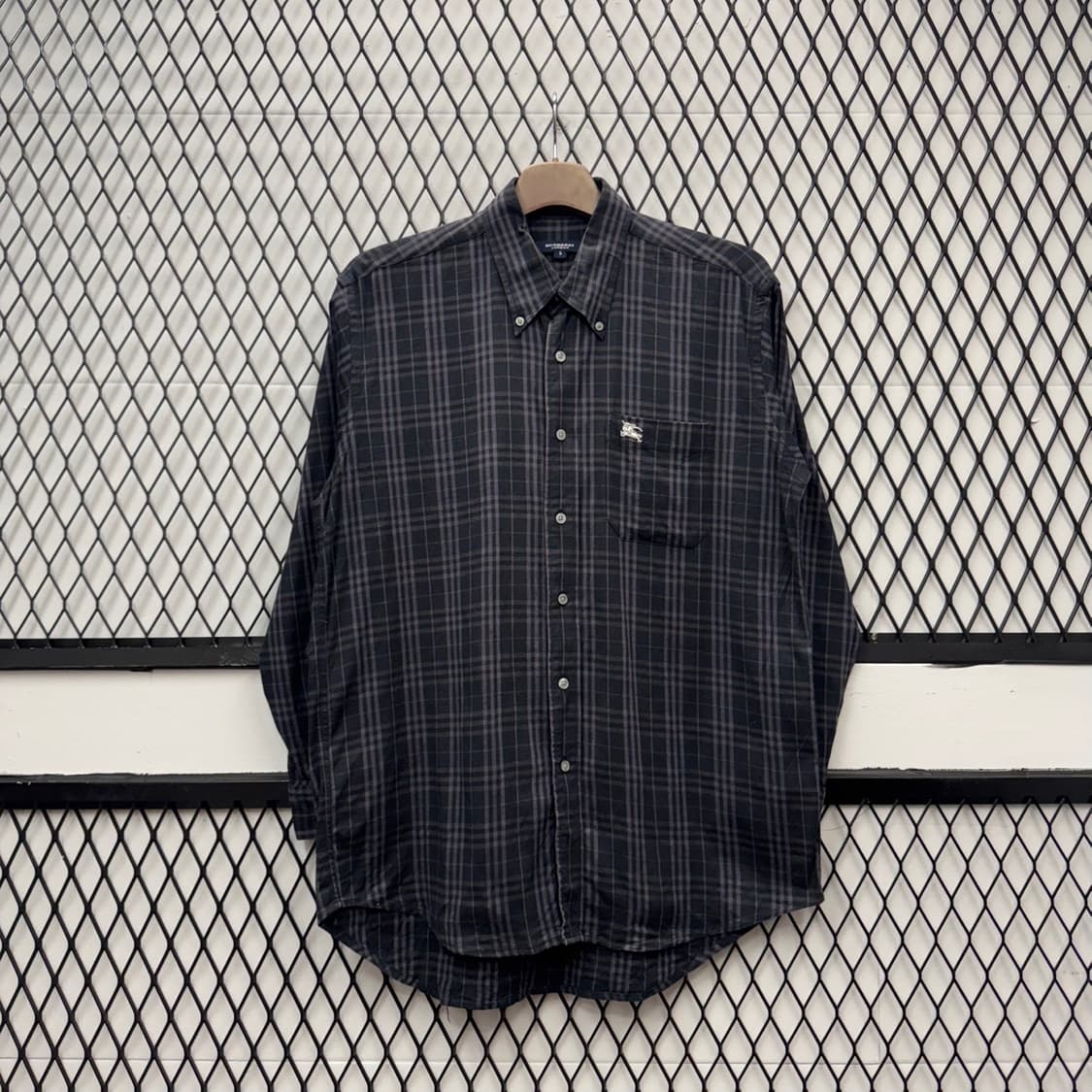 버버리 노바체크 긴팔 셔츠 기사 로고 원포켓 디테일 네이비 상품이미지1